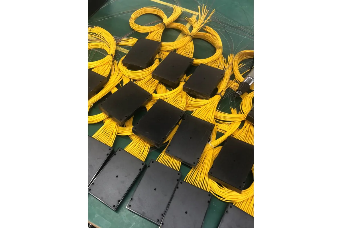 ABS box PLC splitters prepared during fiber optic production