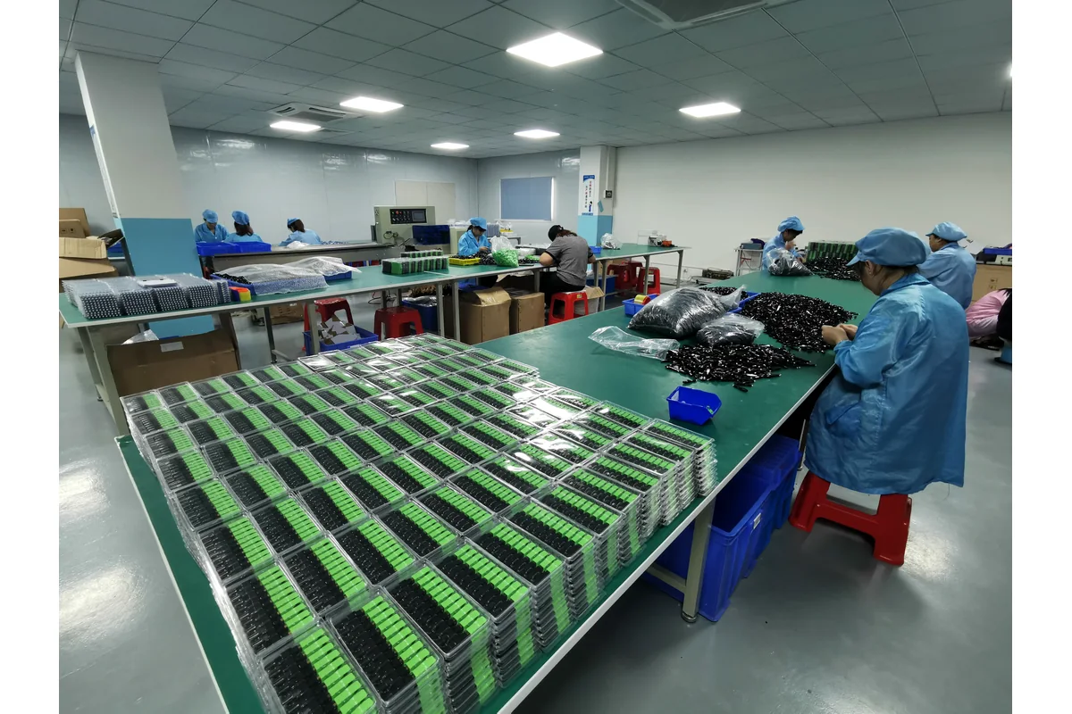 Fiber optic fast connector production workshop at NetLast