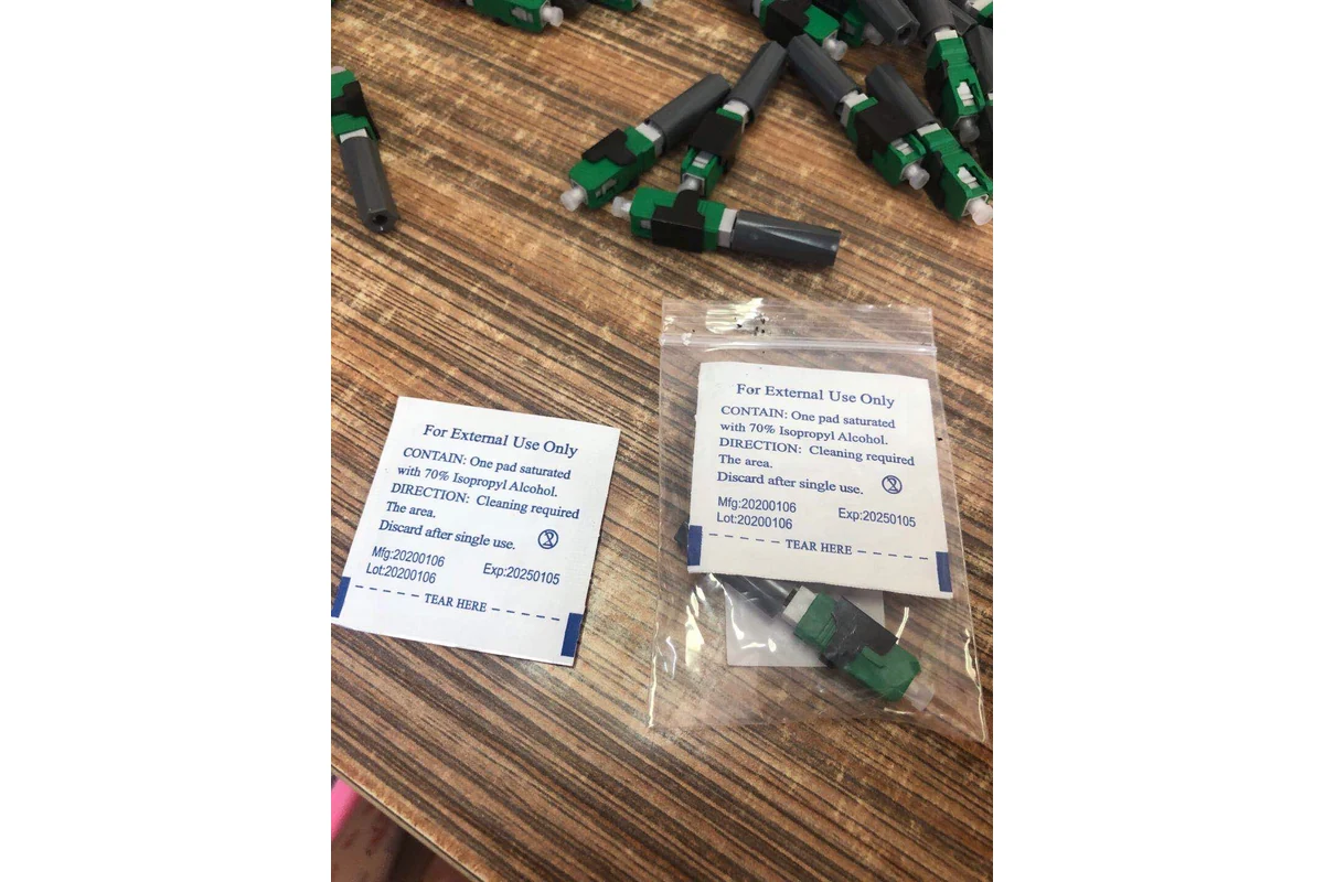 SC APC fiber optic fast connectors supplied with alcohol cleaning pads