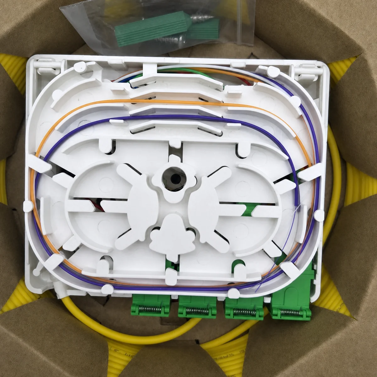 Internal fiber routing and splice tray of NL-4PWT four port fiber box