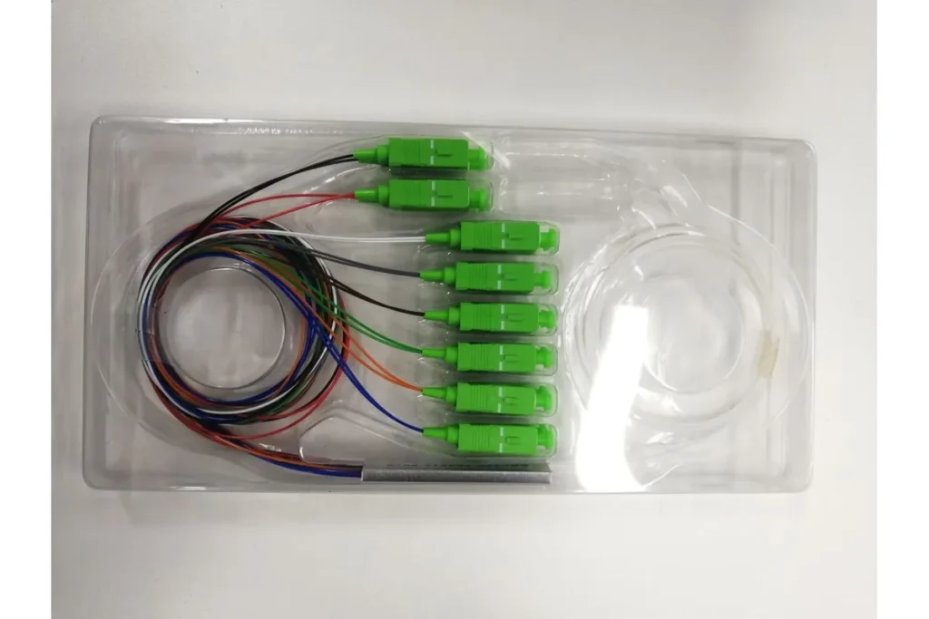 1x8 PLC splitter for optical signal distribution in an FTTH network
