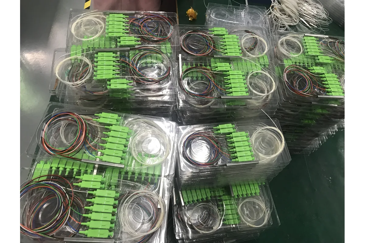 NetLast connectorized PLC splitters arranged in production trays for FTTH project orders