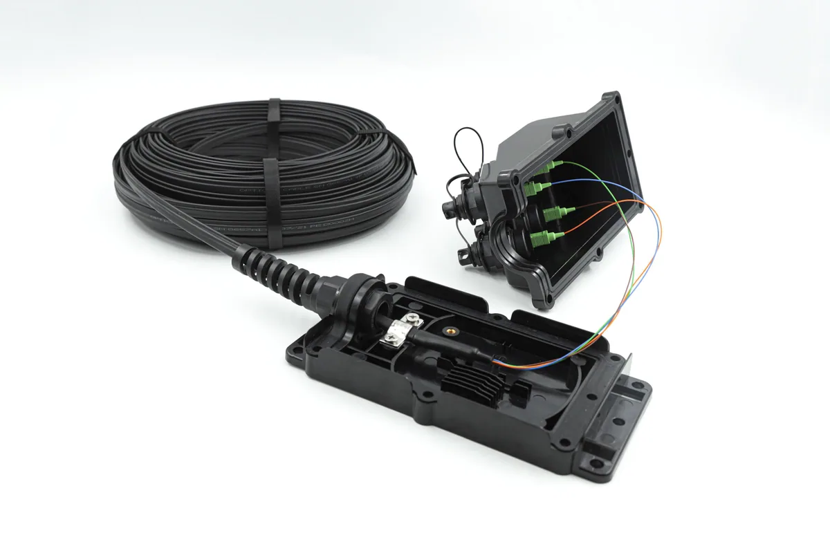 Pre-connectorized FTTH cable connected to a fiber distribution terminal